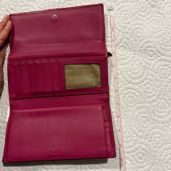 COACH Signature Large Snap Closure Wallet Red Accent with check book - Picture 14 of 14
